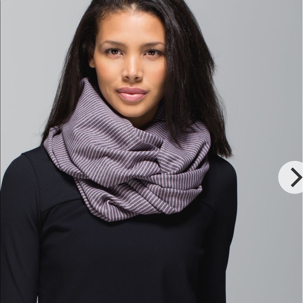 Lululemon. Vinyasa Scarf. Hyper Stripe Mauvelous. - Picture 2 of 7